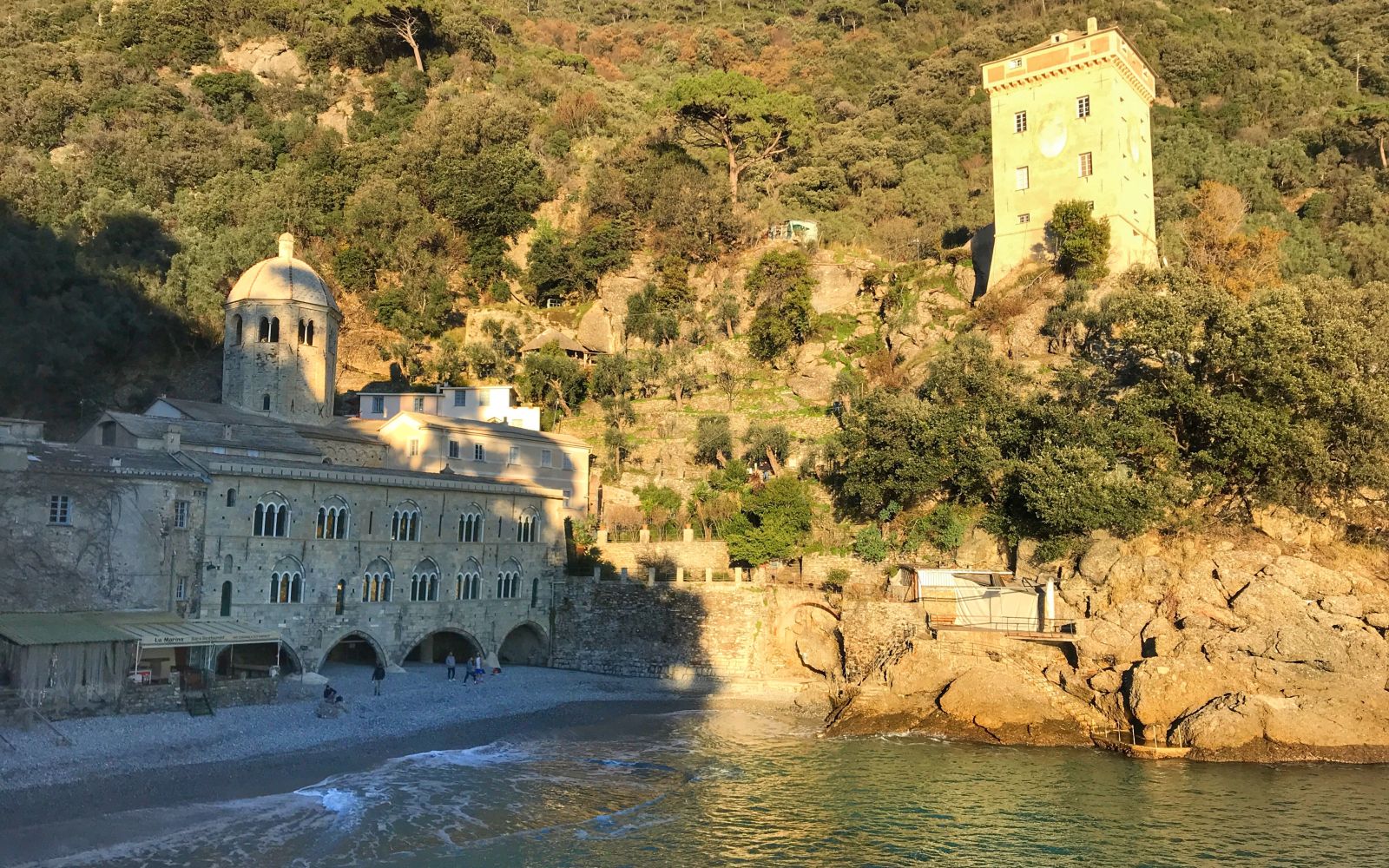 Golfo Paradiso: trekking, cultura, natura  e... focaccia!